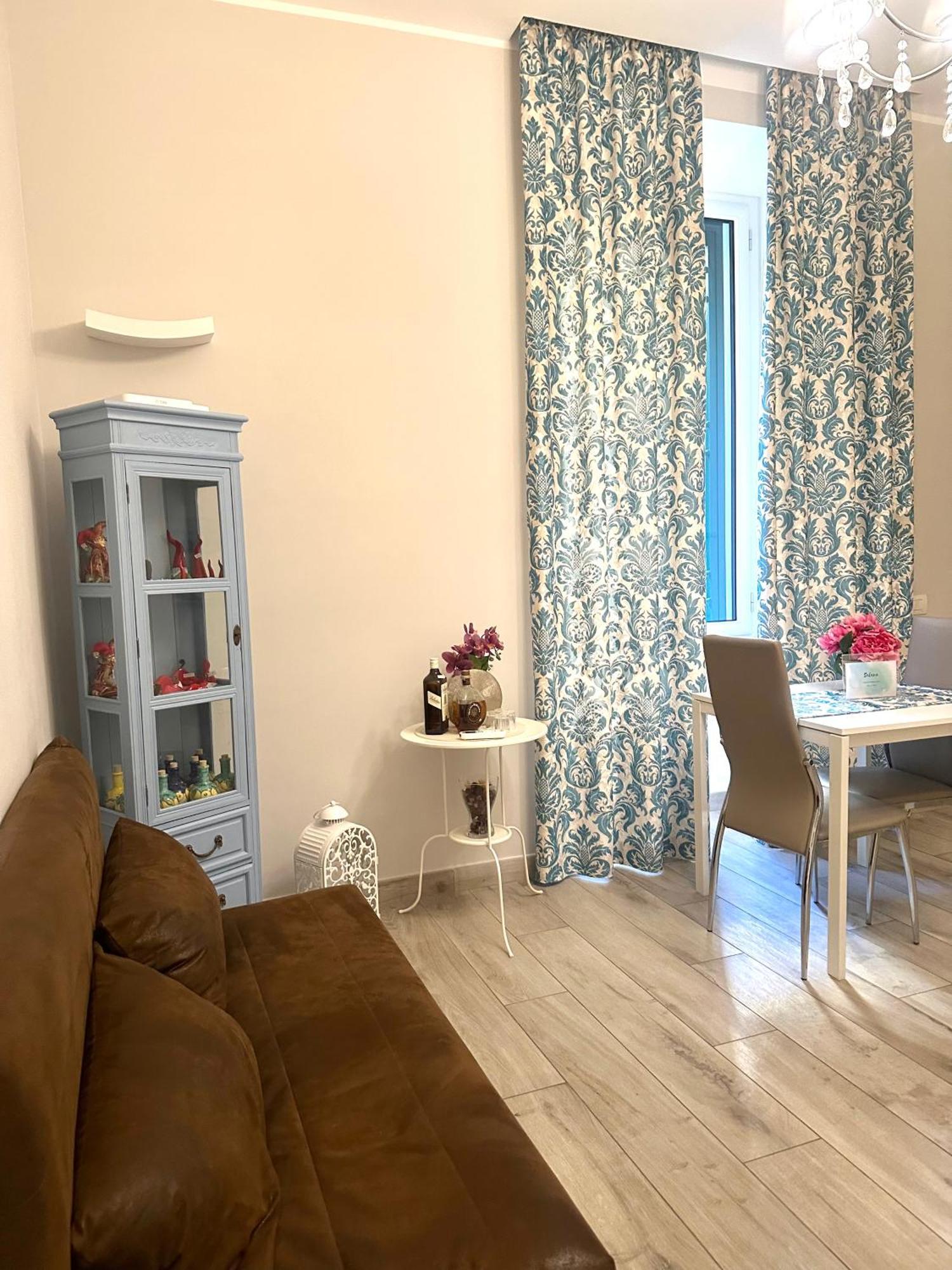 Dea Couette-café Naples